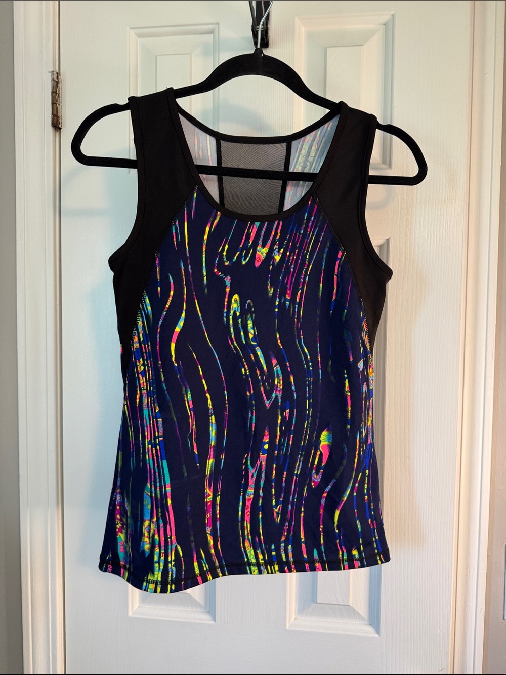 Women’s Black Tank Top with Multicolor Wave Print (R)